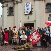 Organizatorzy pokonkursowego wernisażu po jubileuszowej Eucharystii