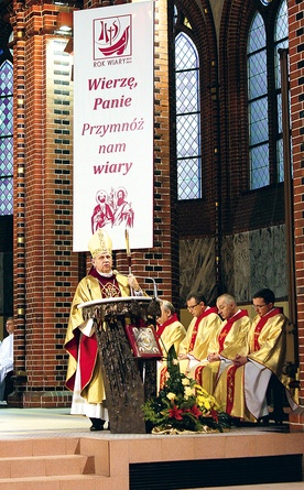  Bp Jan Kopiec przewodniczył Eucharystii na zakończenie Roku Wiary 