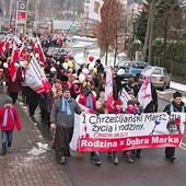 Niestraszny był im chłód: wszystkie pokolenia wyszły świętować na ulicach Cieszyna