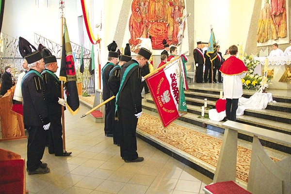  Na Mszy nie zabrakło pocztów sztandarowych zakładów i organizacji związanych z przemysłem siarkowym