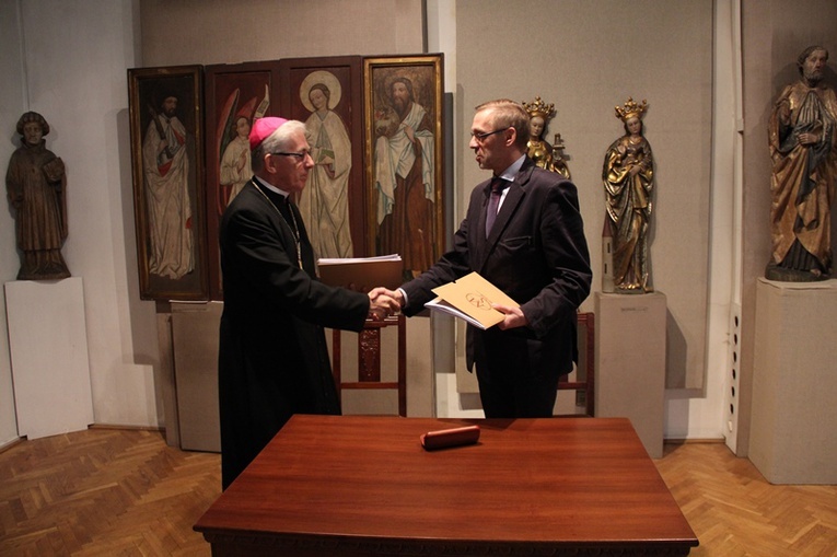 Umowa między muzeami