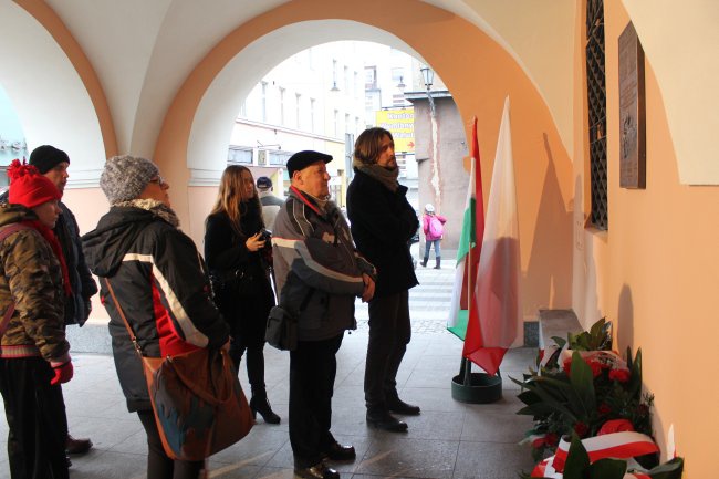 Tablica pamiątkowa na gliwickim rynku