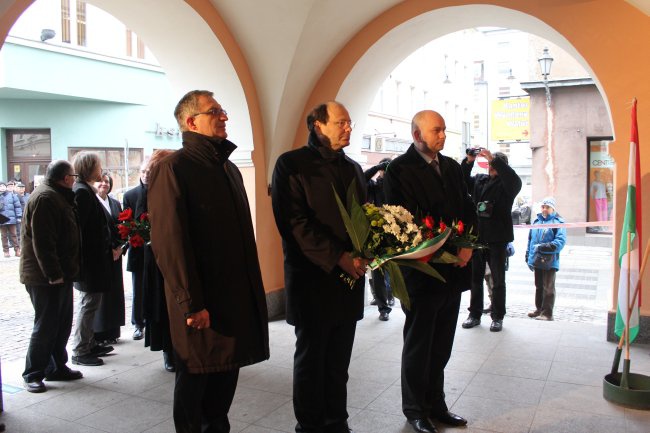 Tablica pamiątkowa na gliwickim rynku