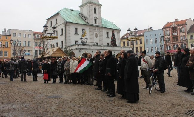 Tablica pamiątkowa na gliwickim rynku