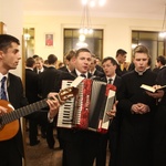 Bp Tadeusz Rakoczy z klerykami w seminarium