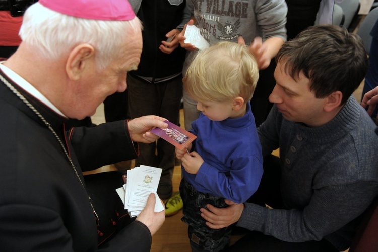 Spotkanie rodzin z biskupem