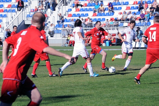 W zmachaniach JP II Cup w Radomiu zagrały gwiazdy piłki nożnej z Polski i zagranicy