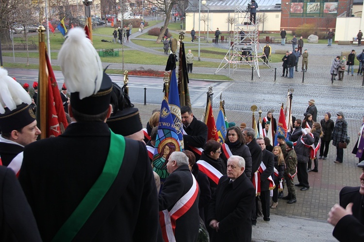 Wprowadzenie urny śp. Wojciecha Kilara do katedry