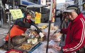 Kuchnie na chodnikach są w krajach azjatyckich dość powszechnym widokiem