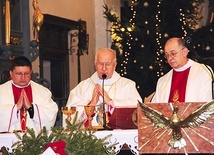 Na zakończenie roku 2013 w katedrze łowickiej biskup Andrzej F. Dziuba przewodniczył Mszy św. i nabożeństwu dziękczynno-błagalnemu
