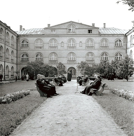 Dziedziniec KUL od zawsze był ulubionym miejscem studentów 