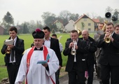 Ks. prałat Rudolf Pierskała w tegorocznej procesji ku czci św. Floriana z rodzinnej Kamionki