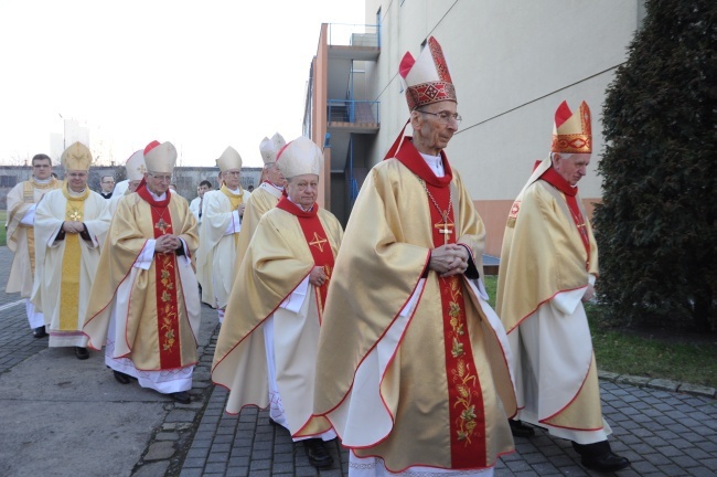 Procesja z seminarium do kościoła