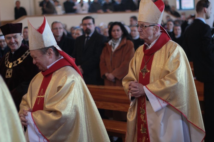 Goście i uczestnicy święceń biskupich