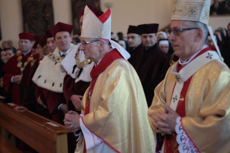 Goście i uczestnicy święceń biskupich