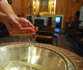 Papież Franciszek ochrzcił 32 dzieci