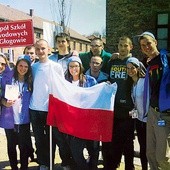  Głogowska młodzież każdego roku uczestniczy w Marszu Żywych w Auschwitz ... 