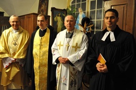 Przedstawiciele siostrzanych Kościołów w Płocku (od lewej): bp Piotr Libera, ks. protojerej Eliasz Tarasiewicz, bp Maria Ludwik Jabłoński i ks. Mateusz Łaciak