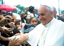 Papież: niech media zbliżają ludzi