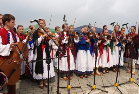 Akcję pomocy i odbudowy kościoła na Stecówce wesprą także "Grojcowianie"