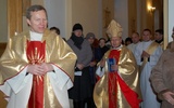 Mszy św. przewodniczył opat cystersów o. Eugeniusz Augustyn. Pierwszy z lewej ks. Piotr Turzyński
