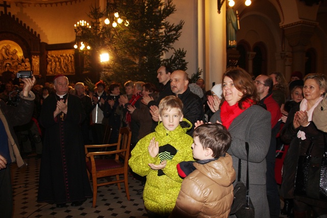 Koncert Józefa Skrzeka i górali dla Stecówki