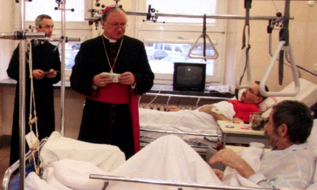 Abp Zygmunt Zimowski z wizytą w szpitalu