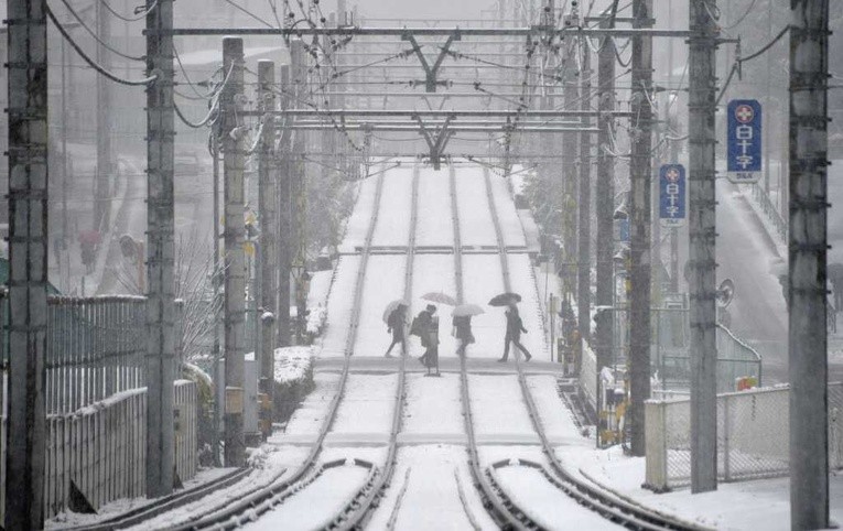 Już 12 ofiar śnieżyc w Japonii