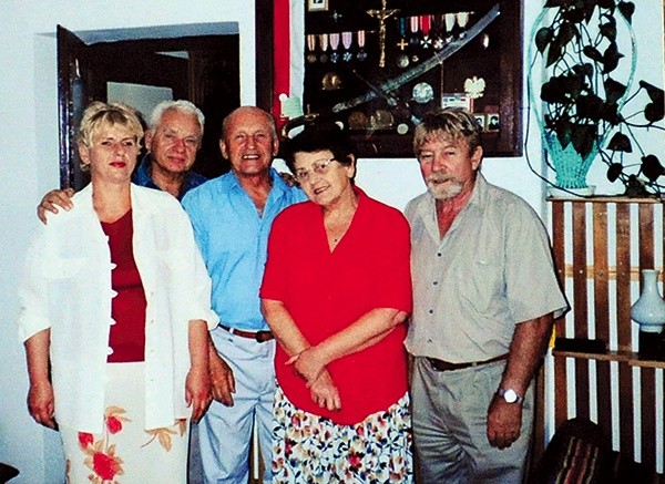  Płk Ryszard Kukliński z rodziną Leona Barszcza. Zdjęcie zrobione w Białobrzegach
