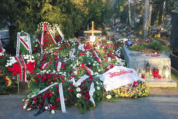  Zbigniew Romaszewski spoczął w Alei Zasłużonych Cmentarza Wojskowego  na Powązkach