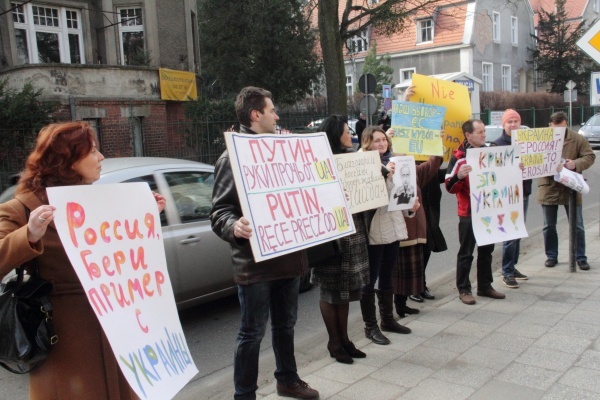 Protest przed rosyjskim konsulatem