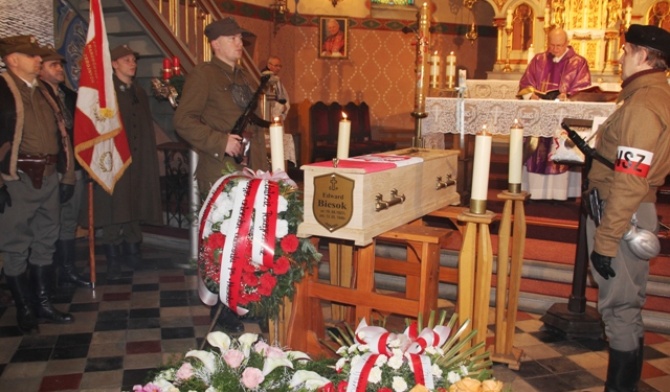 Edward Biesok ps. "Edek" z Mazańcowic, jeden z Żołnierzy Wyklętych, doczekał się pogrzebu po 67 latach, w grudniu 2013 r.