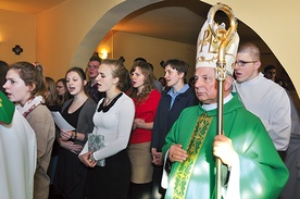  Oazowiczów odwiedził bp Henryk Tomasik