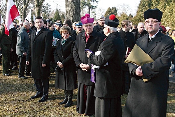  Udział w uroczystościach wrocławskich wziął m.in. abp Józef Kupny, metropolita wrocławski