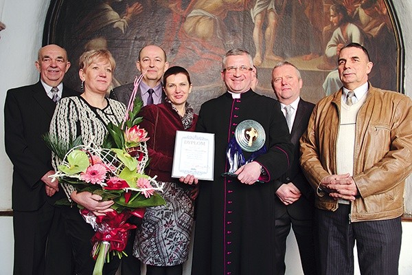 – Cieszmy się razem z naszym kochanym księdzem proboszczem – mówili po uroczystości wręczenia nagród parafianie ks. Adama Zdrojewskiego