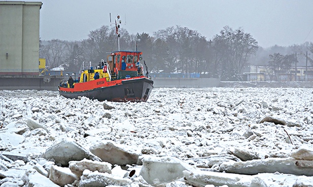 Lód jest dużym zagrożeniem dla mostów i okolicznych miejscowości. Skruszenie takiej pokrywy wymaga wielu godzin, a często i dni ciężkiej pracy załogi lodołamacza
