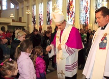  Biskup pobłogosławił najmłodszych parafian