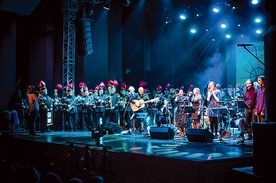 Wykonanie poprzedniego oratorium tych autorów – „Wziemięwzięci”, do którego formy nawiązywać będzie „Pielgrzym”