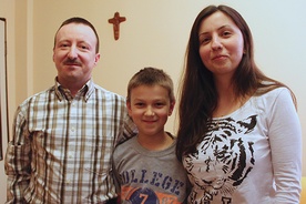 Magdalena i Andrzej Terkowie z Zielonej Góry są małżeństwem od 14 lat. Należą do wspólnoty Domowego Kościoła – gałęzi rodzinnej Ruchu Światło–Życie. Oboje są także doradcami życia rodzinnego. Na zdjęciu z synem Grzegorzem