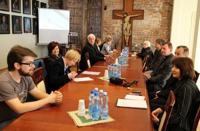 W spotkaniu uczestniczyło kilkanaście osób, związanych z mediami.