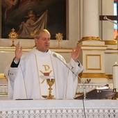 Eucharystię rozpoczynającą Sympozjum Dar Życia celebrował ks. Mirosław Nowosielski