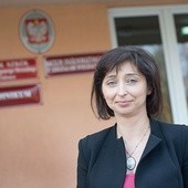 Nie zakazuję uczniom poznawania ideologii gender, ale uważam, że opieranie na niej wychowania szkodzi młodzieży – mówi Anna Nowińska-Mróz, dyrektor Zespołu Szkół w podwarszawskiej Zielonce