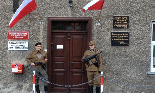 Wystawa do 4 kwietnia prezentowana jest w bestwińskim muzeum, a potem - w Czechowicach-Dziedzicach