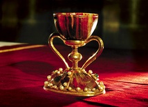 Czarka kielicha, przechowywanego w katedrze w Walencji,  od wieków jest czczona  jako naczynie, którym posłużył się Jezus podczas Ostatniej Wieczerzy