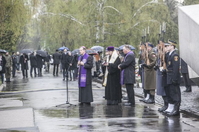 Powązki Wojskowe: rocznica smoleńska