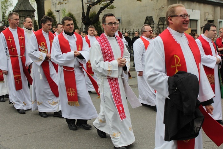 Niedziela Palmowa Młodych: procesja do katedry - cz. 1