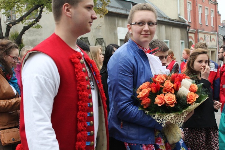 Niedziela Palmowa Młodych: procesja do katedry - cz. 1