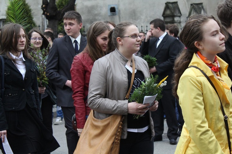 Niedziela Palmowa Młodych: procesja do katedry - cz. 1