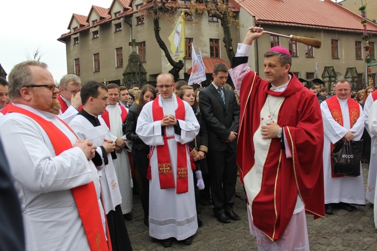 Niedziela Palmowa Młodych: procesja do katedry - cz. 1