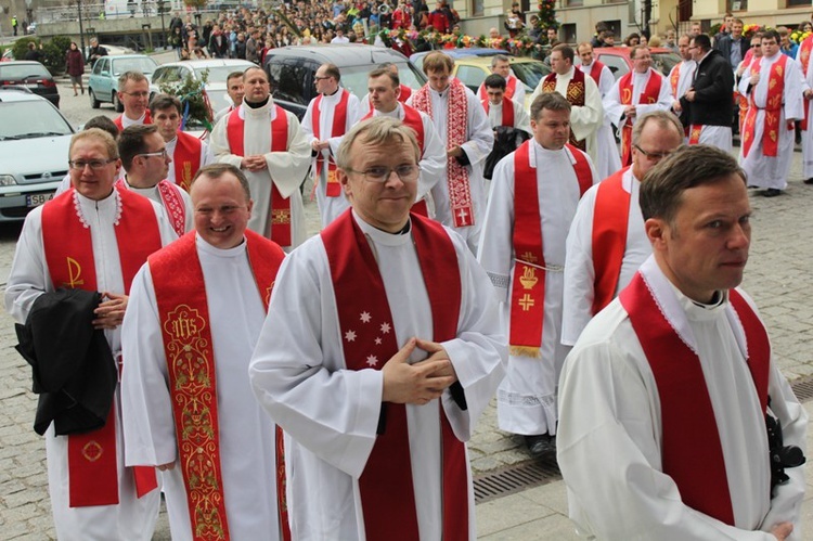 Niedziela Palmowa Młodych: procesja do katedry - cz. 2